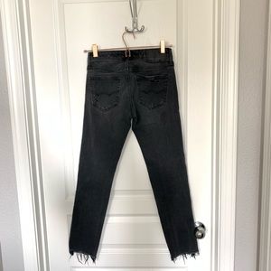 Ripped Black Skinny jeans 26x28